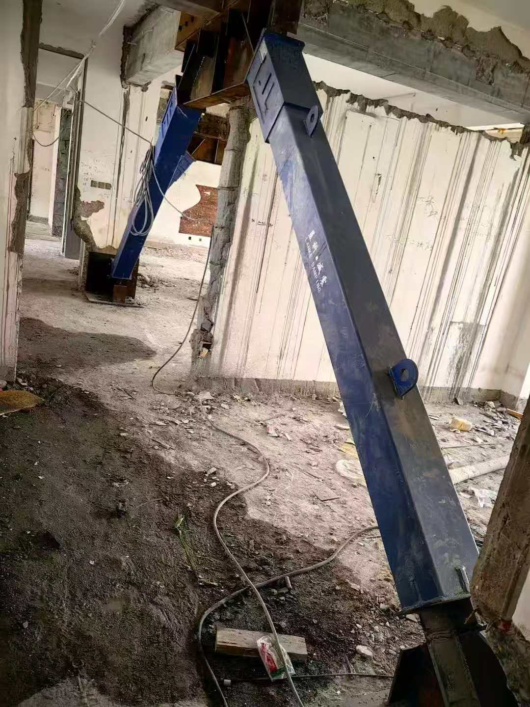 公安柱子粘钢加固施工工艺